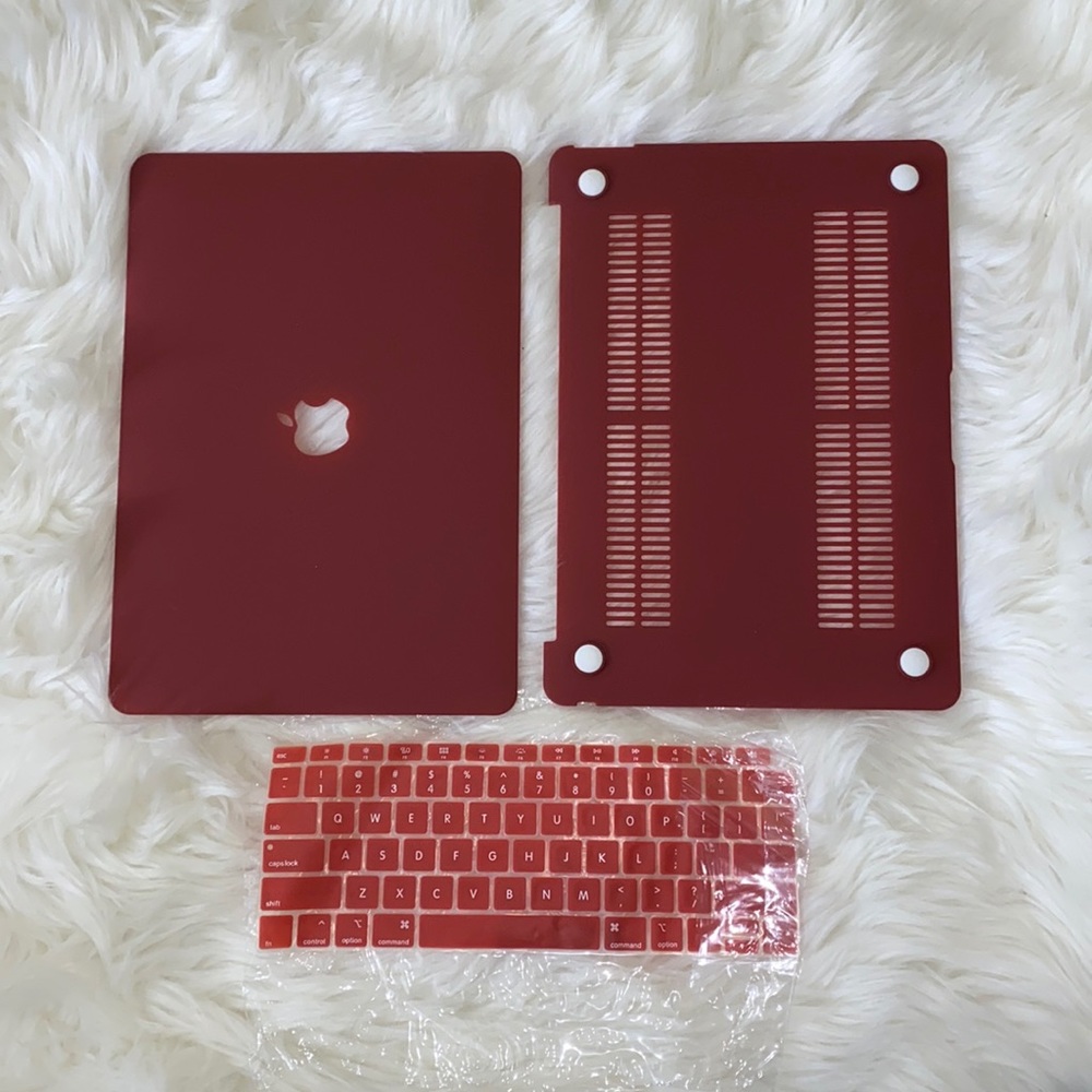 Maroon Mac laptop cover